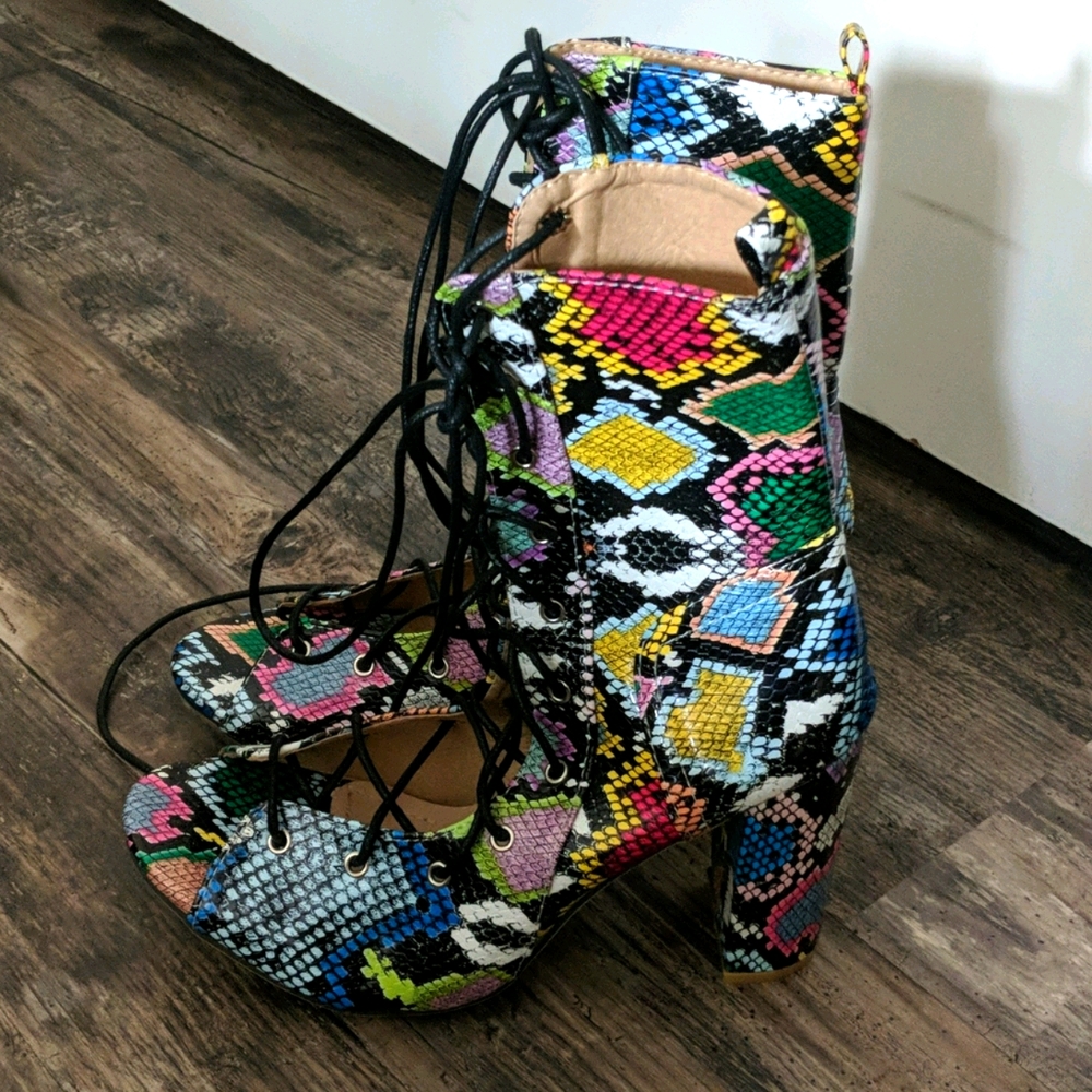 SHEIN Multicolored Snakeskin Booties
